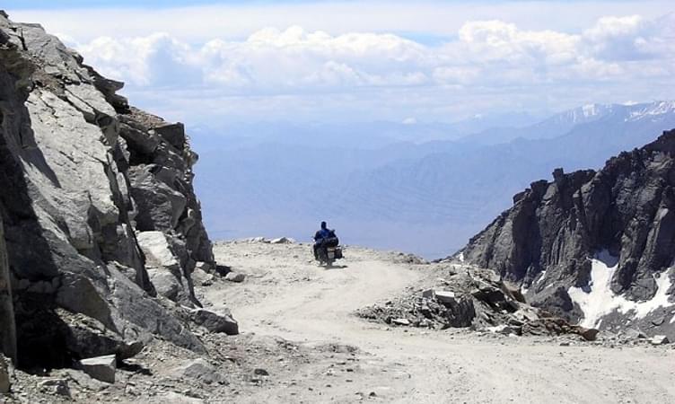 Ladakh Motorcycle Tour From Manali To Srinagar