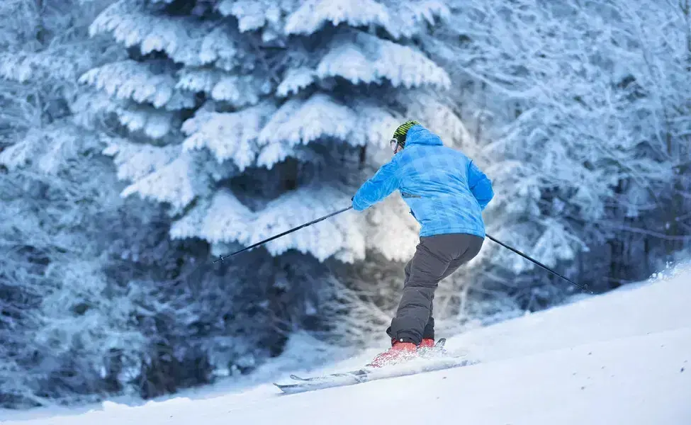 Skiing in Manali at Solang Valley | Book Online & Get 23% off