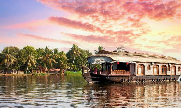 Alleppey- 594 km from Bangalore