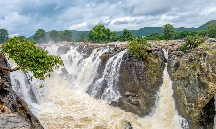 Hogenakkal Waterfalls (126 km from Bangalore)