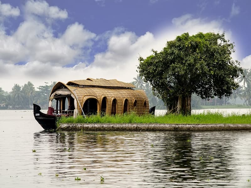 Explore Goa in a Houseboat at Nagoa, Goa