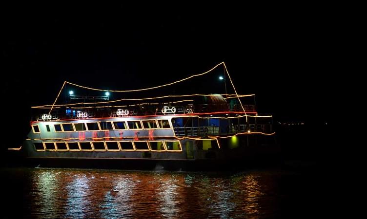 Overnight Houseboat Cruise
