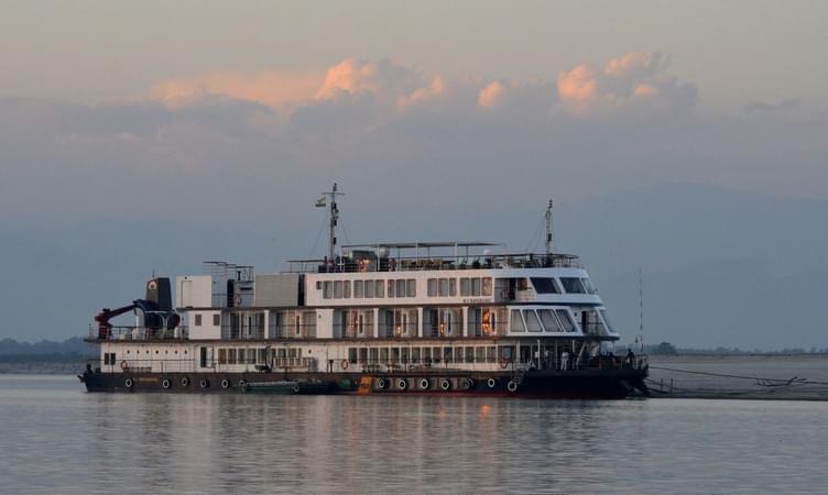 Houseboat Cruise in Guwahati