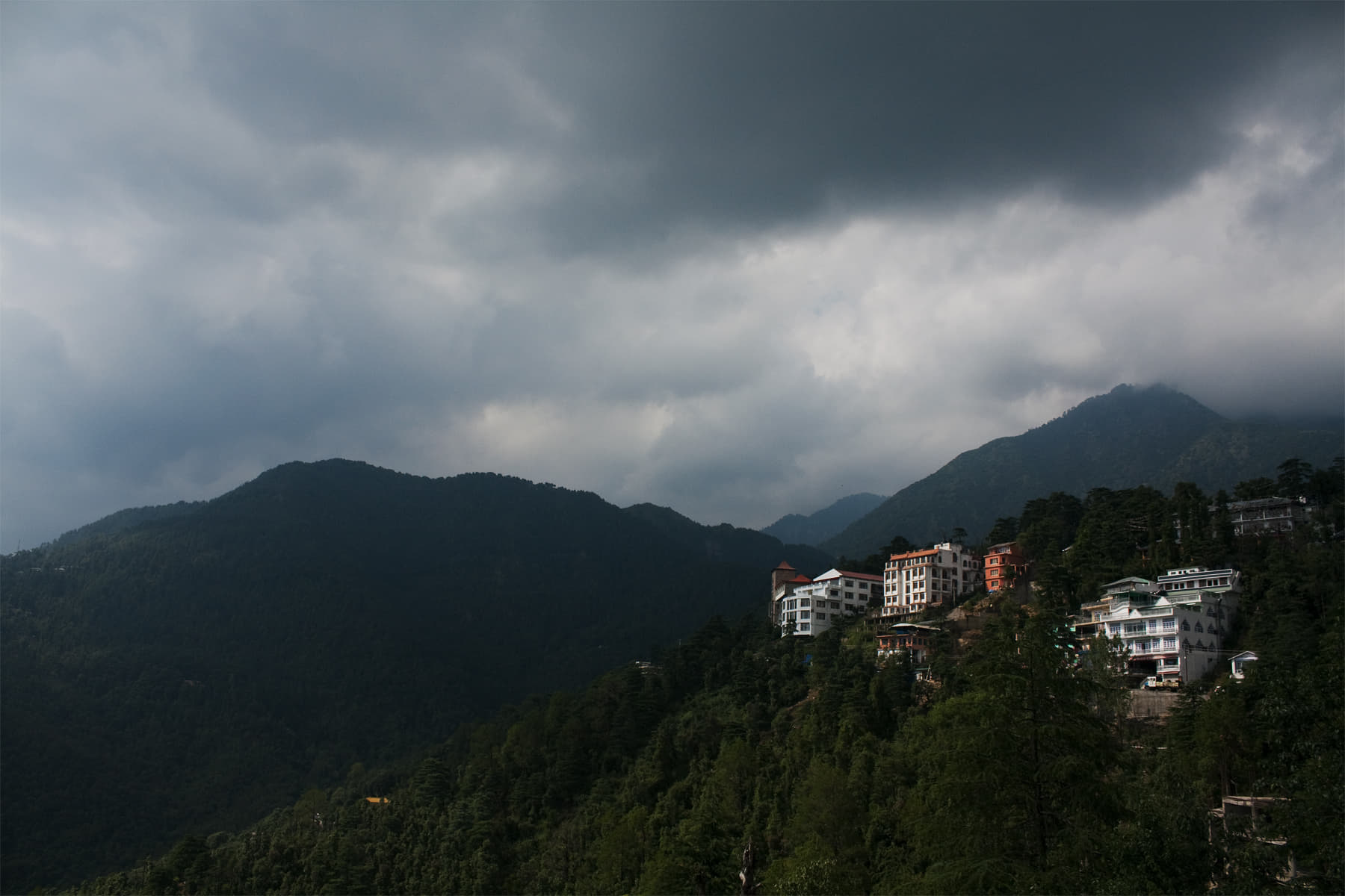 25 Resorts in Dharamshala, Book Now & Get Upto 50% Off