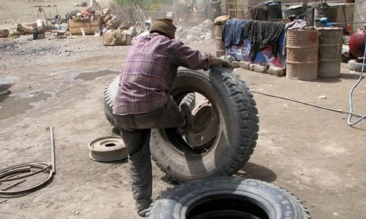Mechanics on Srinagar-Leh Highway