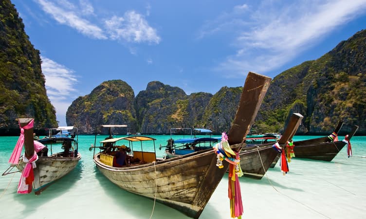 Private Boat Day Tour (6 People) to Phi Phi Island