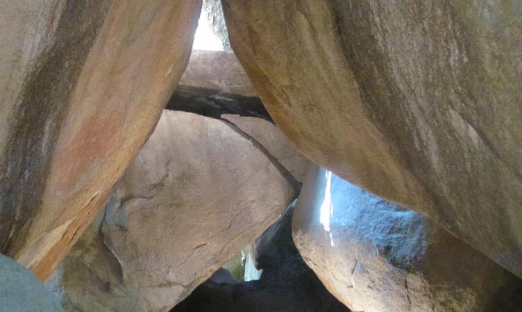 Pakshipathalam Caves