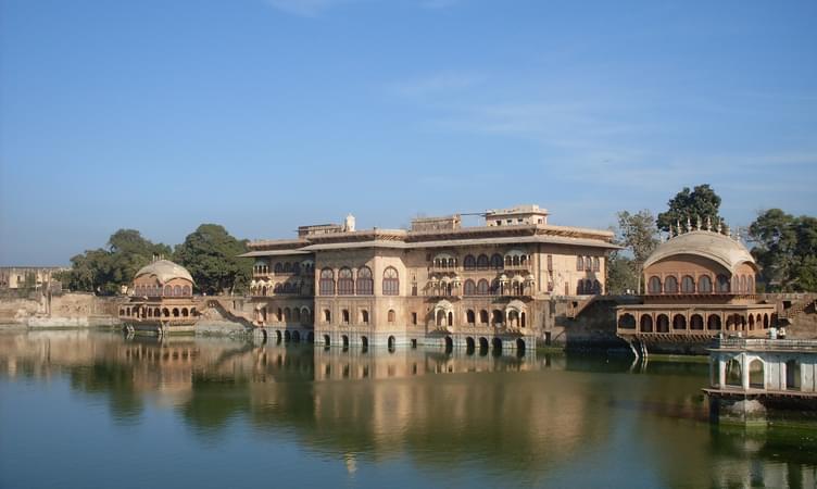 Deeg Palace
