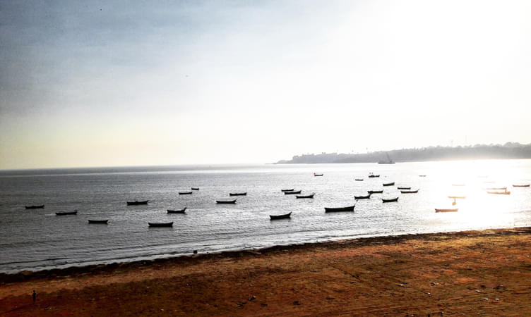 Versova Beach (7 km from Mumbai Airport)