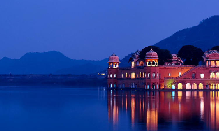 Jaipur (281 kms from Delhi)