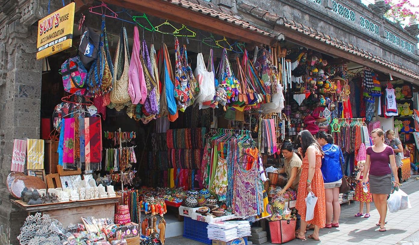 Go On Shopping With Your Partner At Ubud Art Market