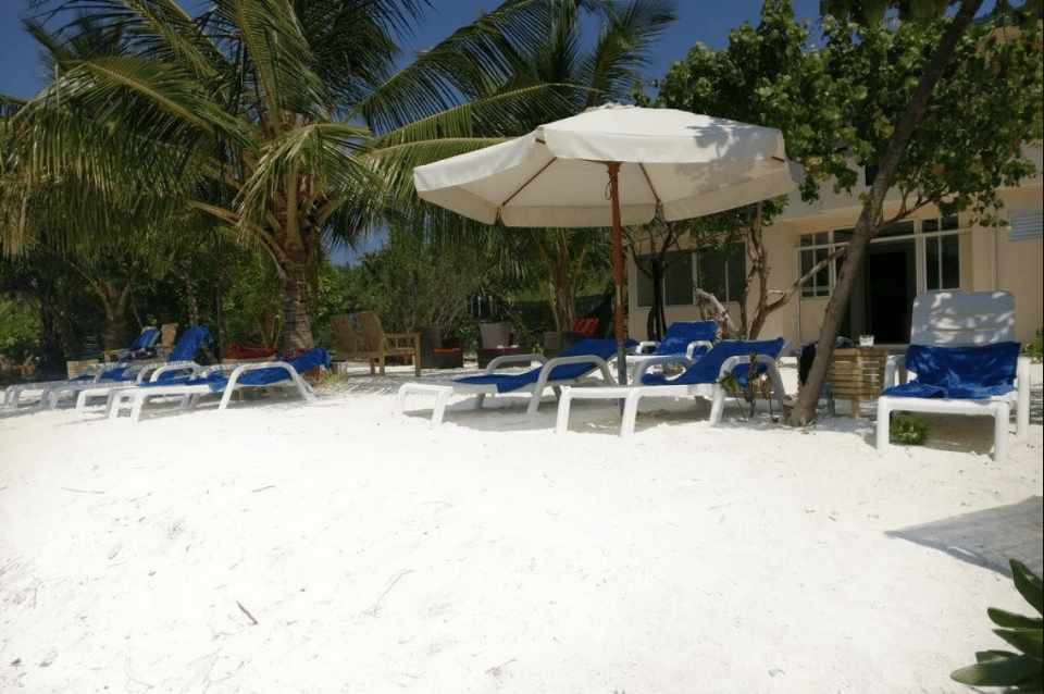 Dhiffushi White Sand Beach Hotel