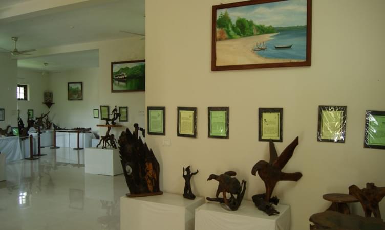 Bay Island Driftwood Museum