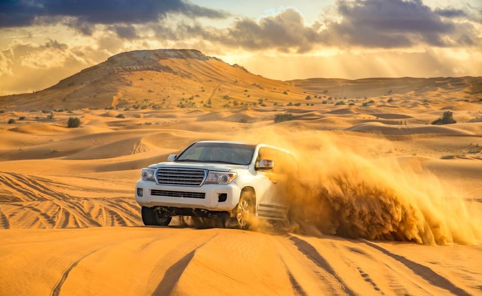 Hành trình vượt sa mạc (Desert Safari) bằng xe Land Cruiser