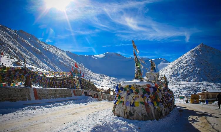 How to reach Ladakh in winter