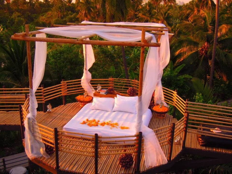 Romantic Treehouse on the River