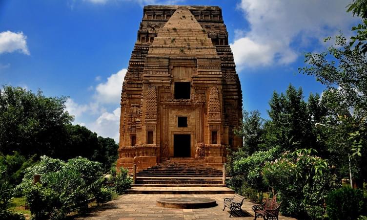 Admire the Architecture of Teli Ka Mandir