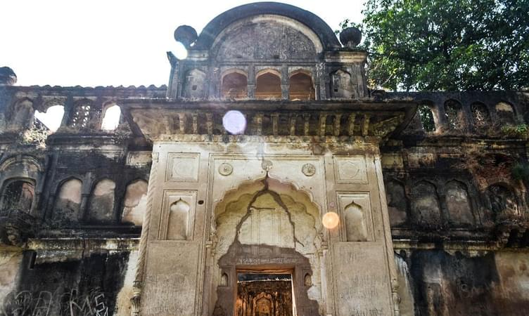 Explore the Ruins of Mastani Mahal