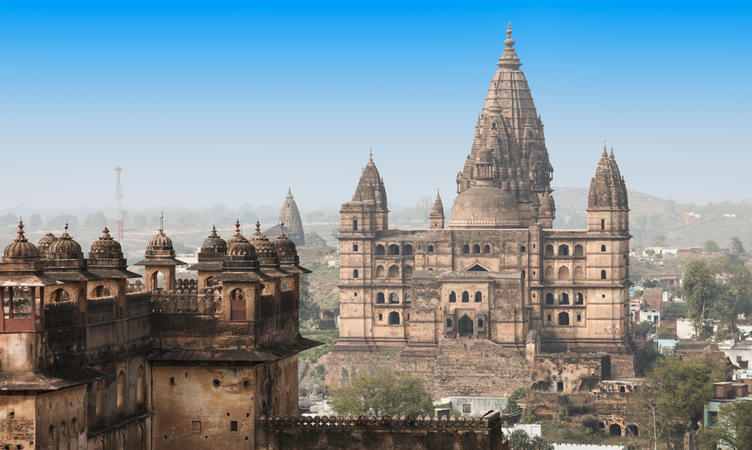 Witness the Architecture of Chaturbhuj Temple