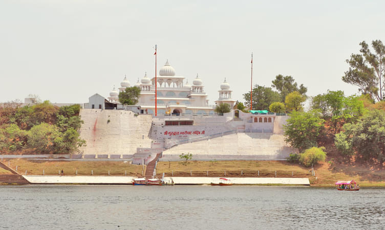 Visit the Gurudwara at Gwari Ghat