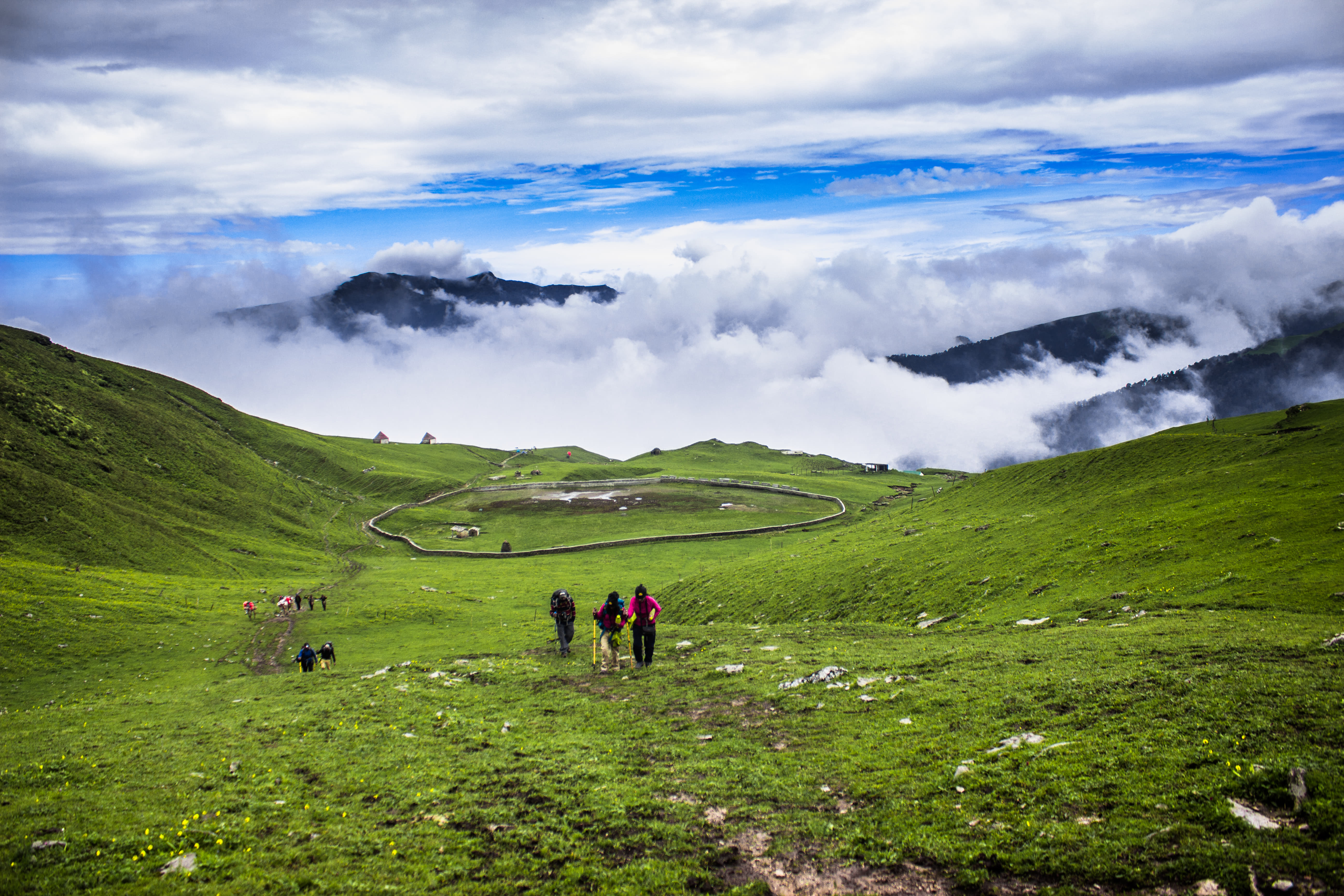 15 Easy Himalayan Treks, Book Now & Get Upto 30% Off