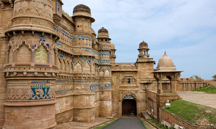 Explore the Gigantic Gwalior Fort