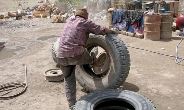 Mechanics on Manali-Leh Highway