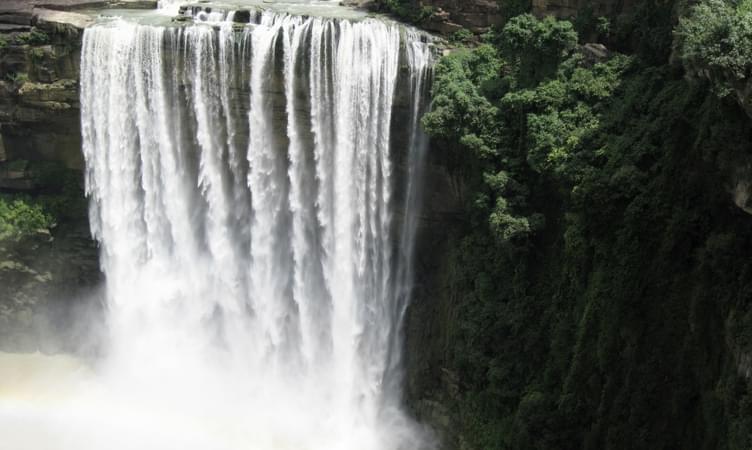 Say Hi to Awe-Inspiring Satdhara Falls
