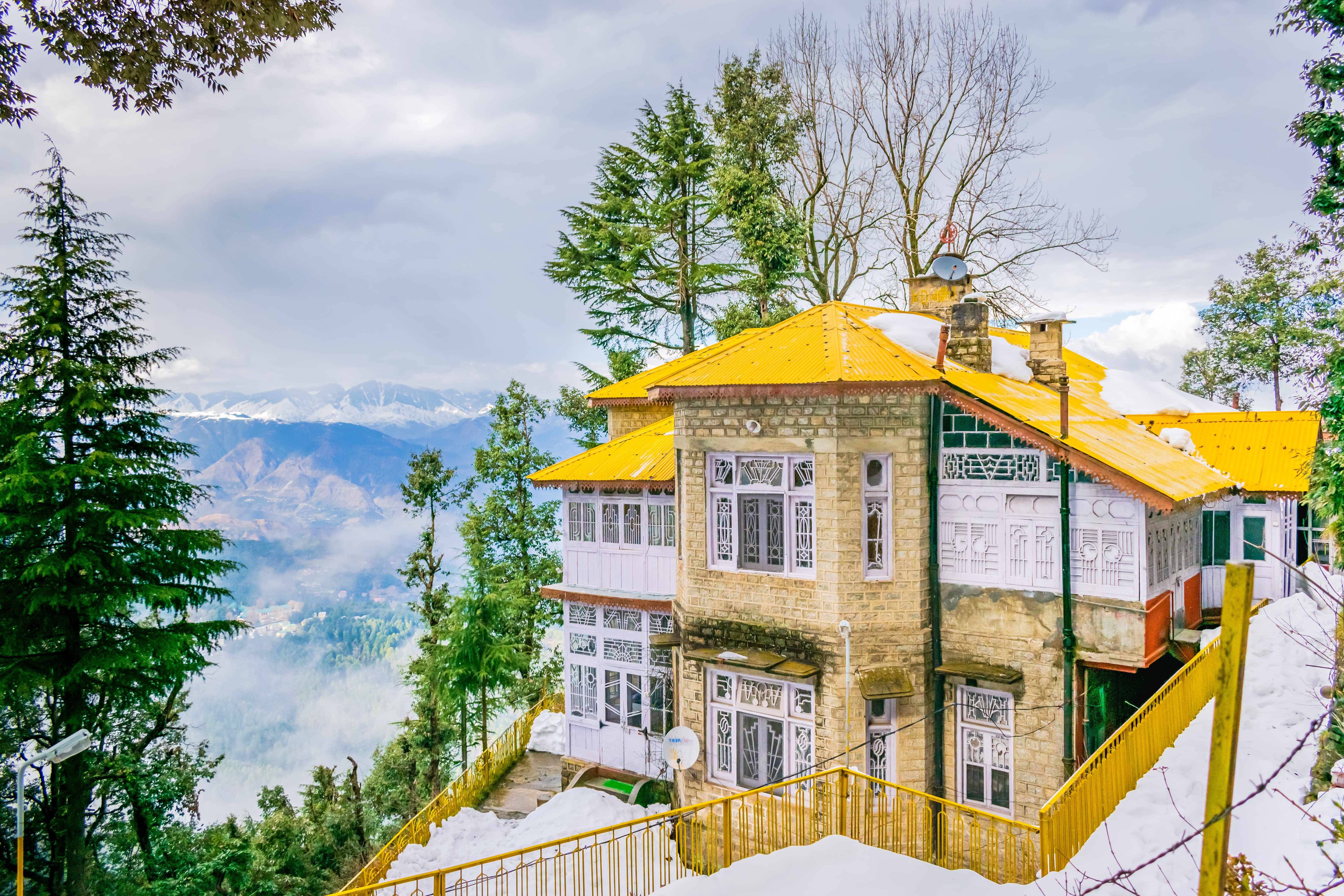 15 Resorts in Kullu, Get Upto 50% off on Kullu Resorts