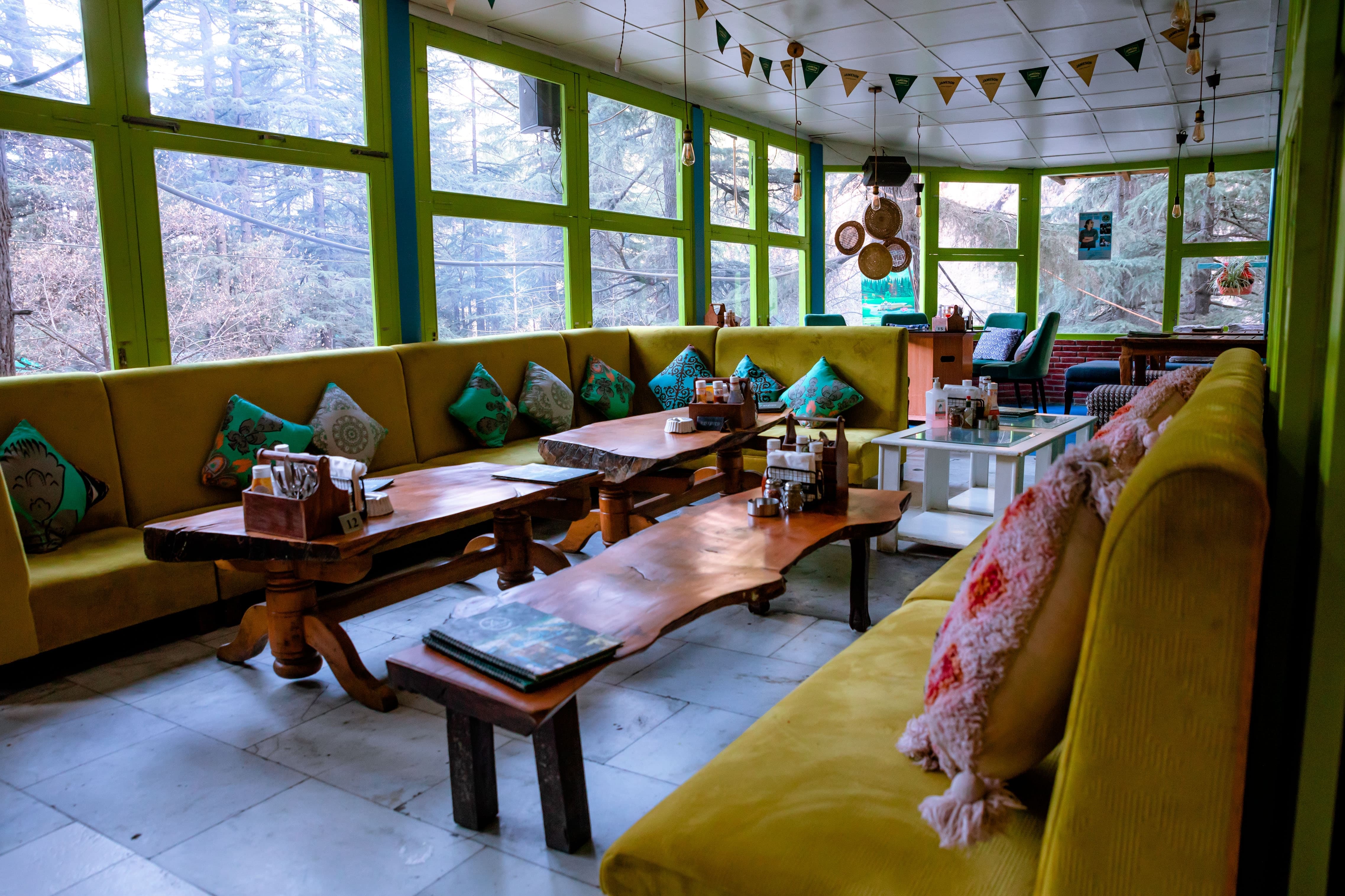20 Best Cafes in Kasol – Food, Vibes & Riverside Spots