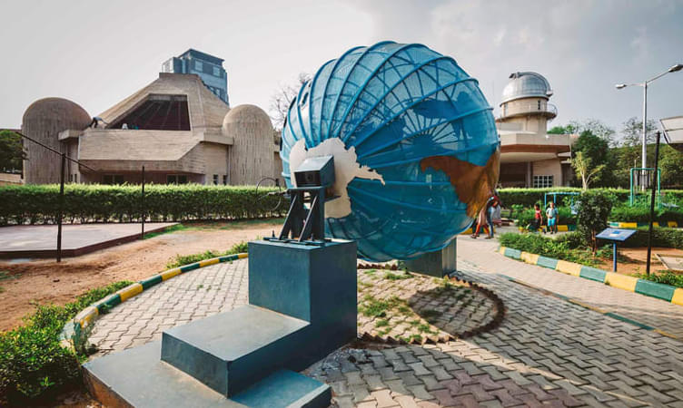 Get Romantic Beneath The Stars in Nehru Planetarium