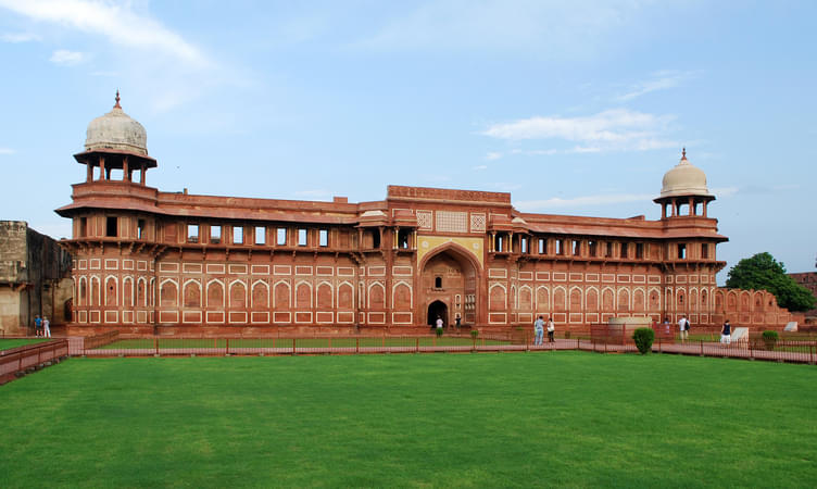 Delve In The beauty Of Jahangir Mahal