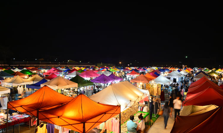 Shopping at Night Markets in Dubai