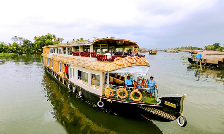 Tharavadu Houseboats