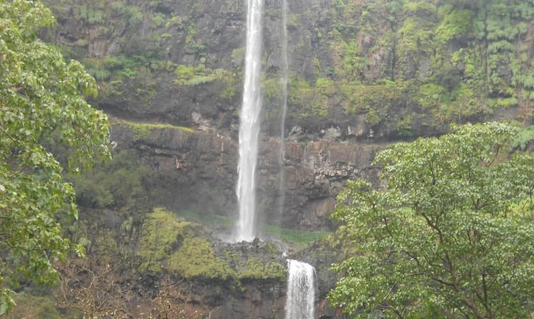 Vajrai Falls (140 km from Pune)