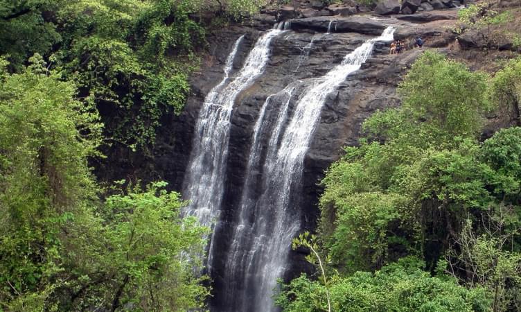 Vihigaon Waterfalls (242 km from Pune)