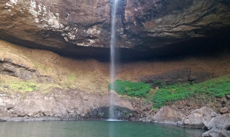 Devkund Waterfalls (110 km from Pune)