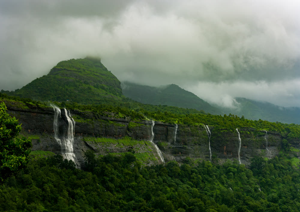 30 Waterfalls in Maharashtra: With Photos & Best Time
