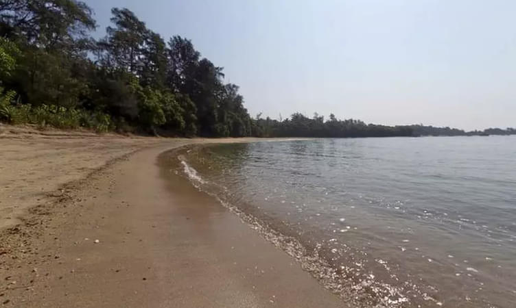 Akshi Beach