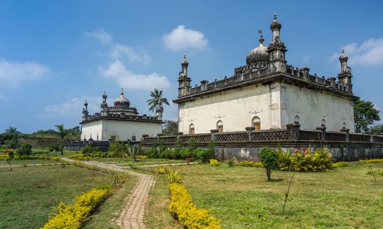 Linga Rajendra Tomb
