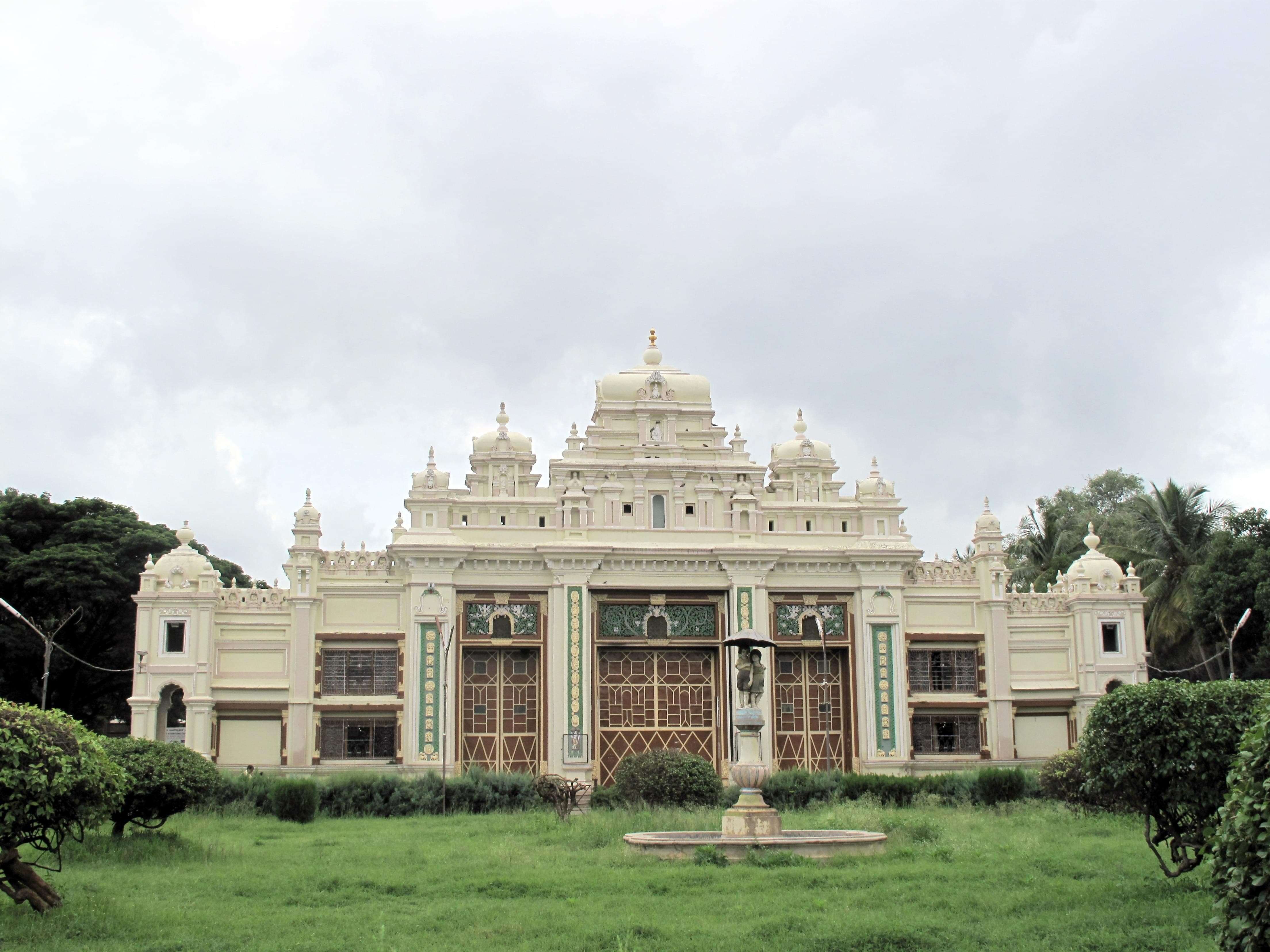 Jaganmohan Palace Art Gallery And Auditorium
