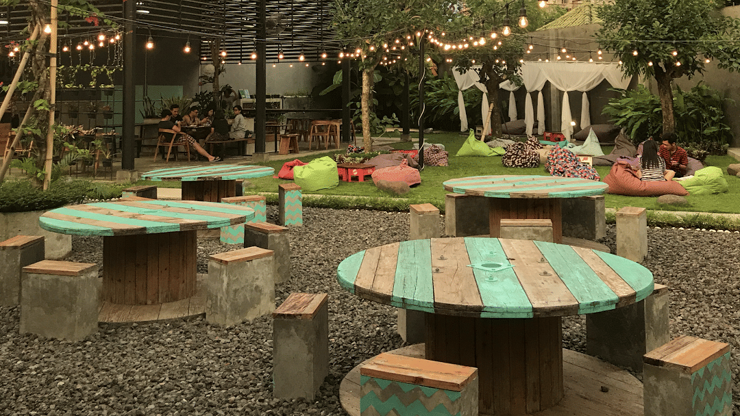  ZEUS CAFE' & Secret Garden