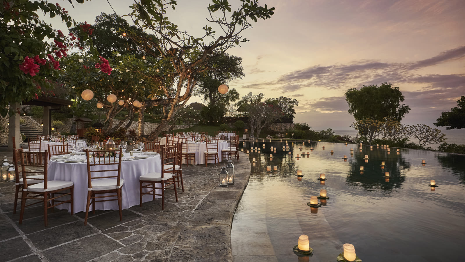 25 Cafes in Jimbaran for Quenching Coffee and Titbits!