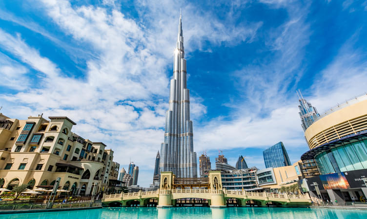 Glance at the Burj Khalifa 