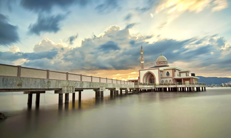 Pay a visit to Penang Floating Mosque
