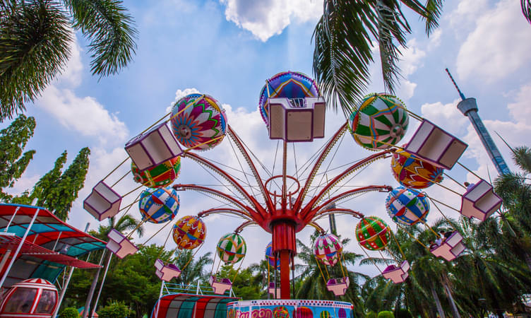 Enjoy Some Rides at Siam Park City