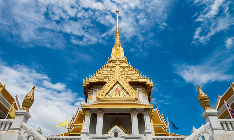 Take a Tour of The Golden Buddha Temple