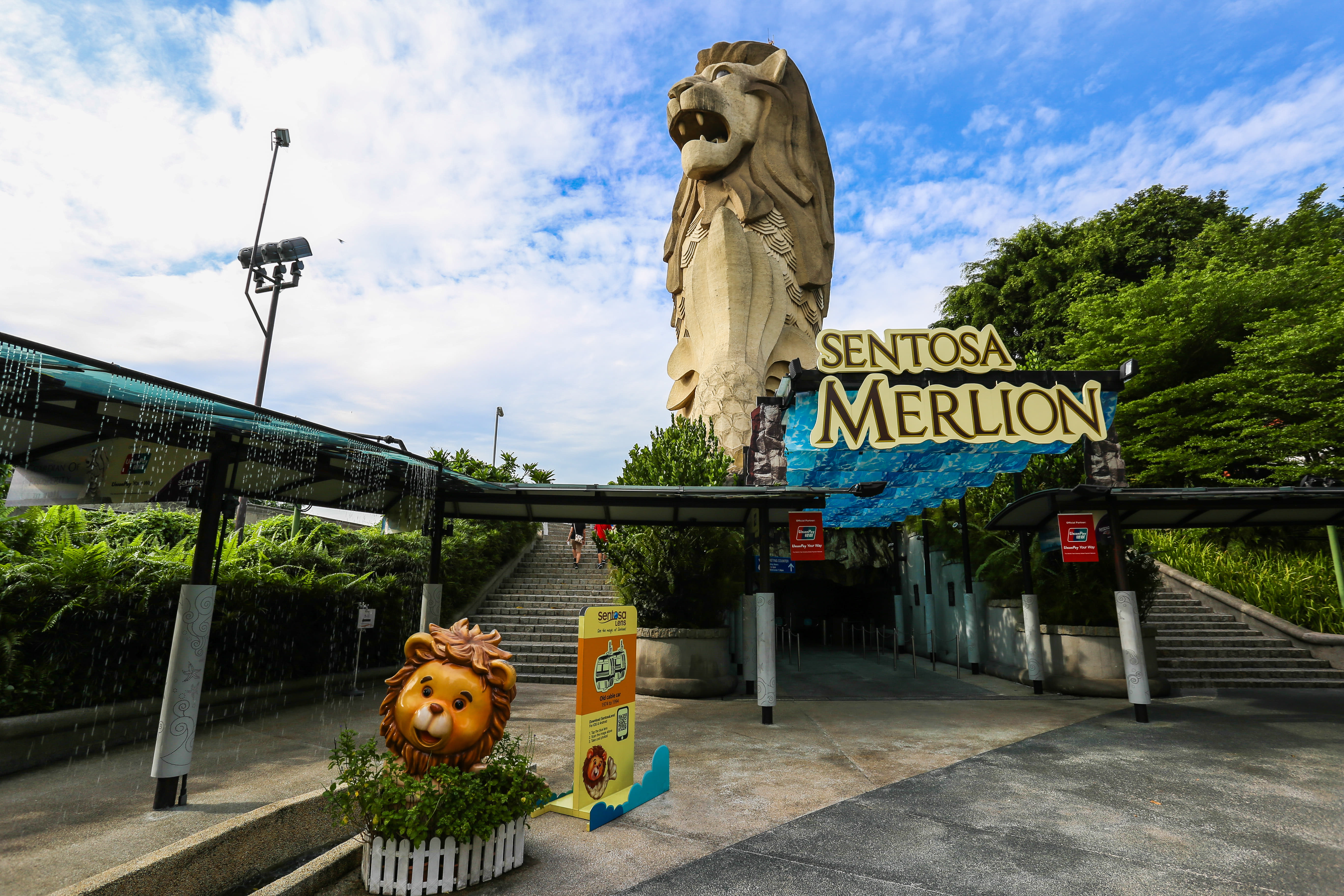 Explore Sentosa Merlion