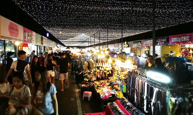 Liab Duan Night Market