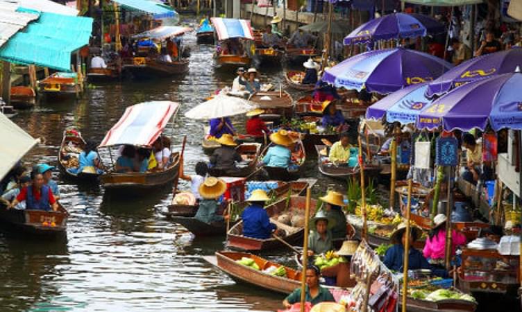 Wat Takien Floating Market